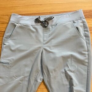 FIGS Zamora scrub joggers